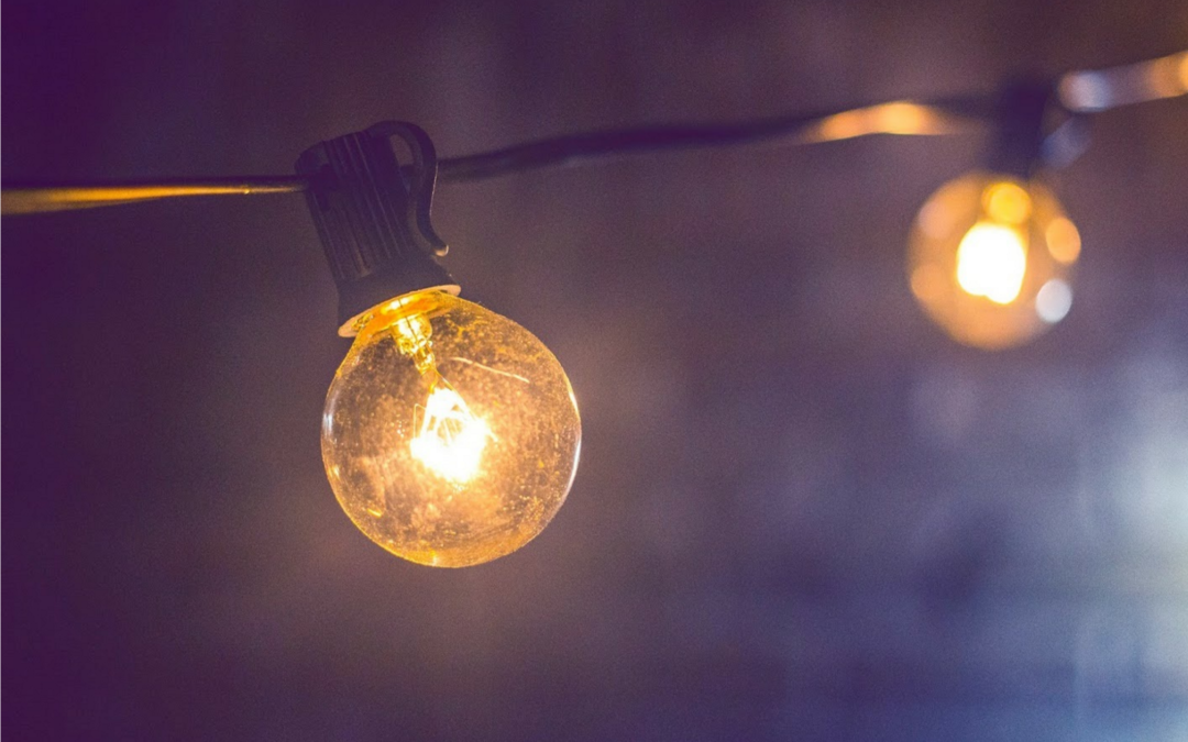 7 Reasons to Hire Professionals to Hang Your Holiday Lights